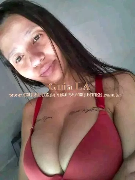 Morena Greluda Tira Leite Dos Seios