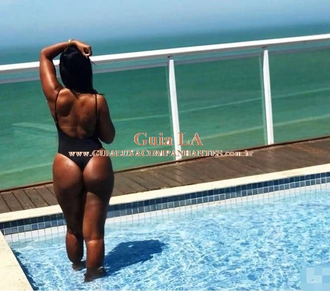 Camila Terapeuta Bronzeada