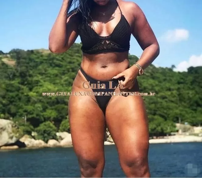 Camila Terapeuta Bronzeada