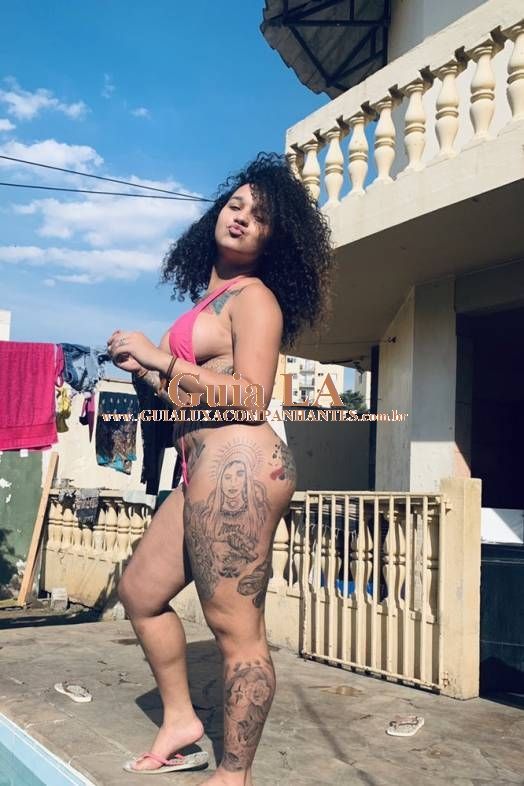 Modelos trans Maynarah Anjos Morena Tatuada